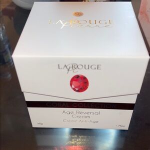 Rouge Helium Coral Collection Age Reversal Cream